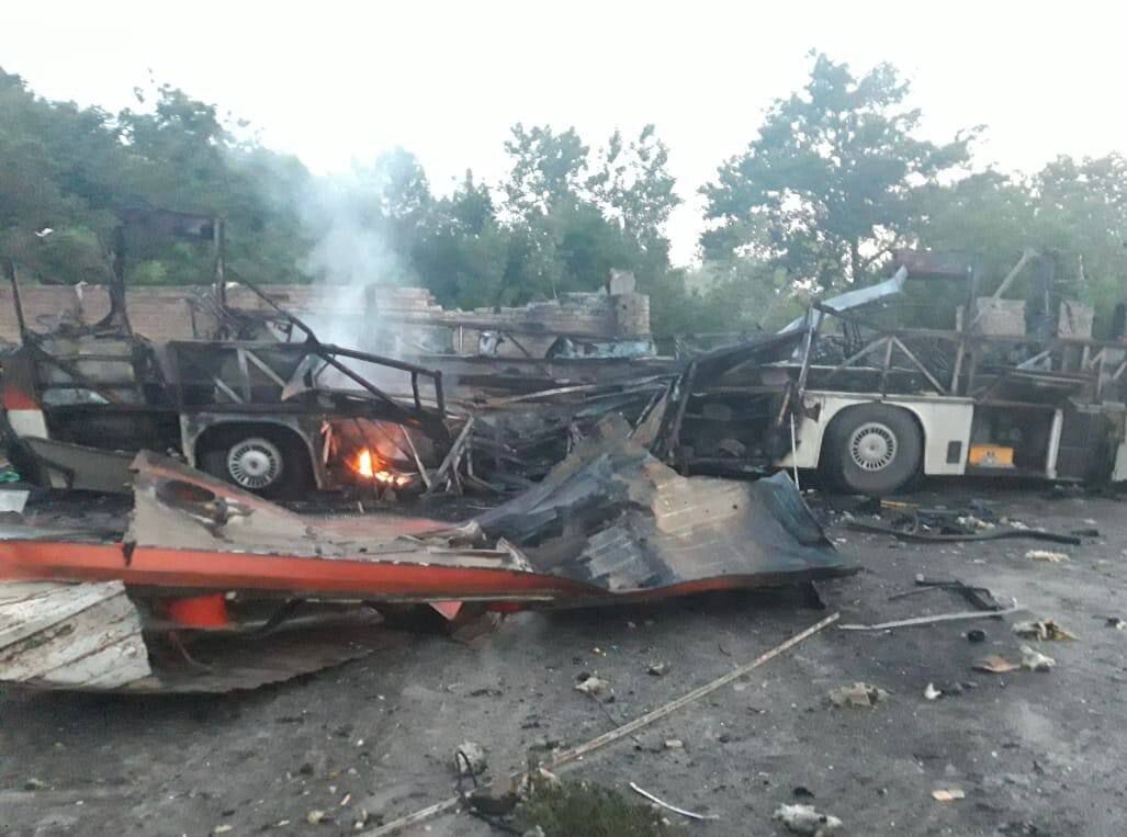 Войска РФ обстреляли из "Градов" Никополь: повреждены дома, горели авто. Фото и видео