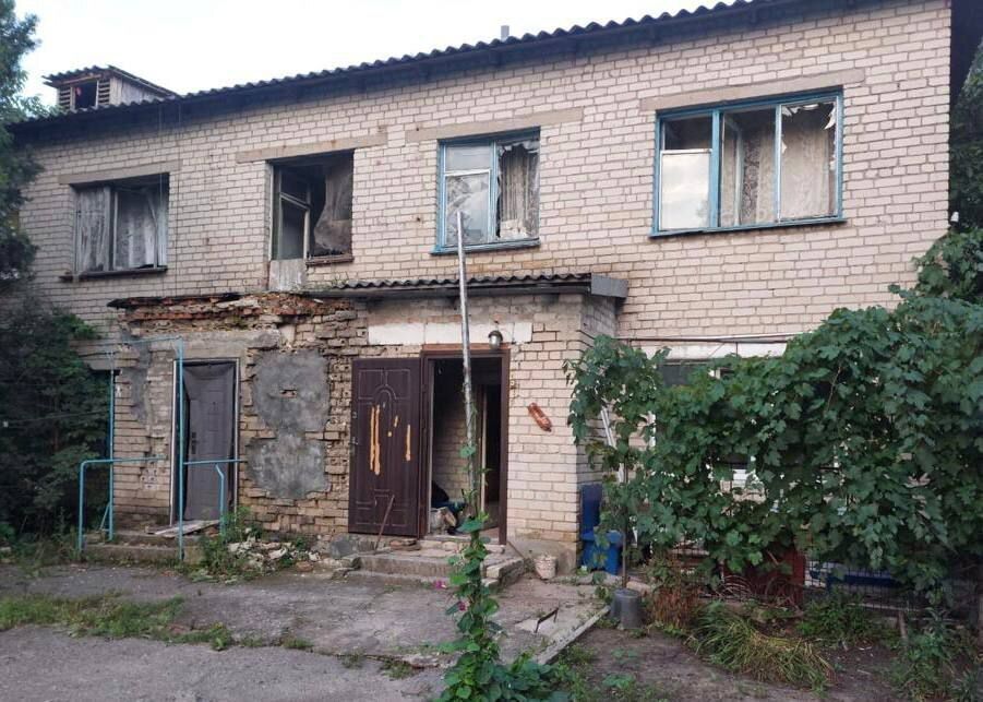 Війська РФ обстріляли із "Градів" Нікополь: пошкоджено будинки, горіли авто. Фото і відео