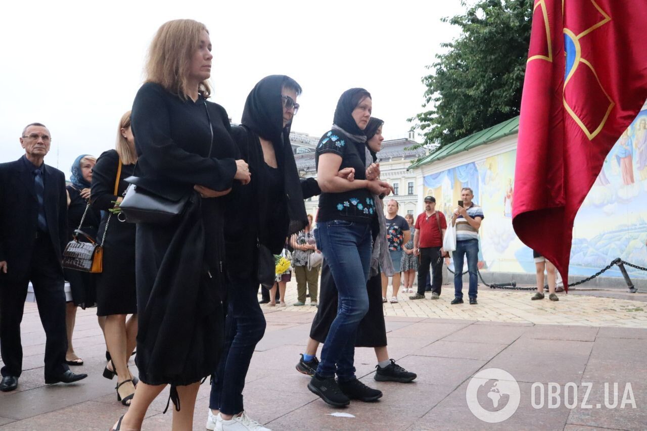 В Киеве прощаются с волонтером Глебом Бабичем. Фото и видео