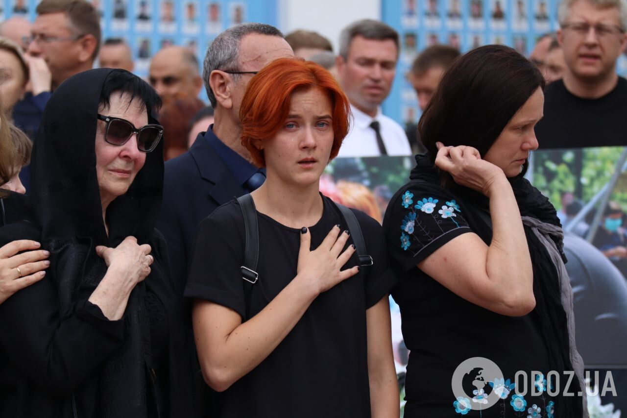 В Киеве прощаются с волонтером Глебом Бабичем. Фото и видео