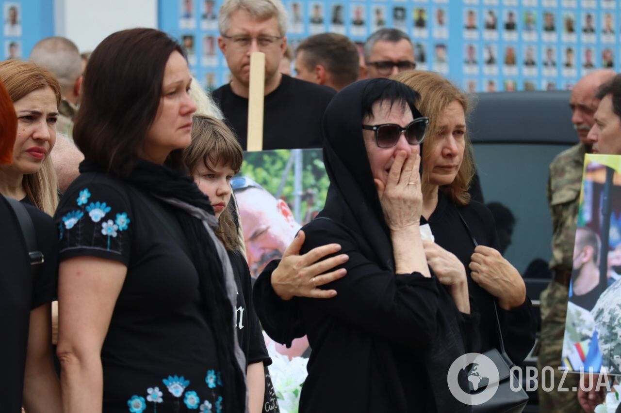 В Киеве прощаются с волонтером Глебом Бабичем. Фото и видео