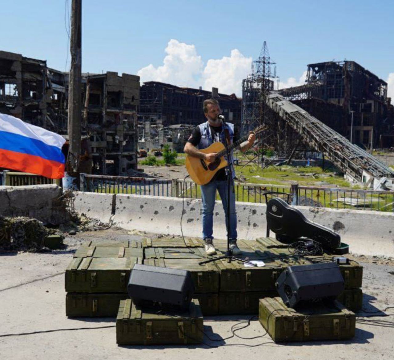 Оккупанты устроили концерт на руинах "Азовстали"