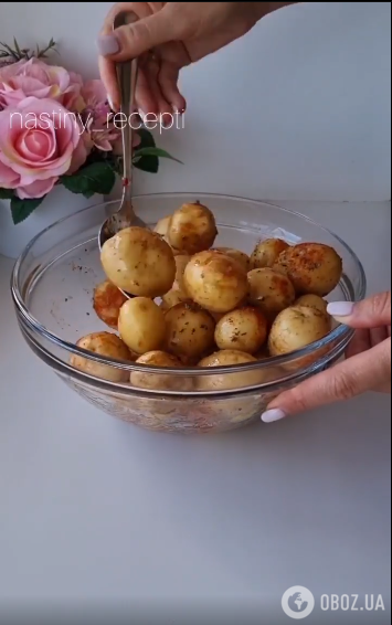 Как вкусно запечь молодой картофель в специях: простая идея на скорую руку