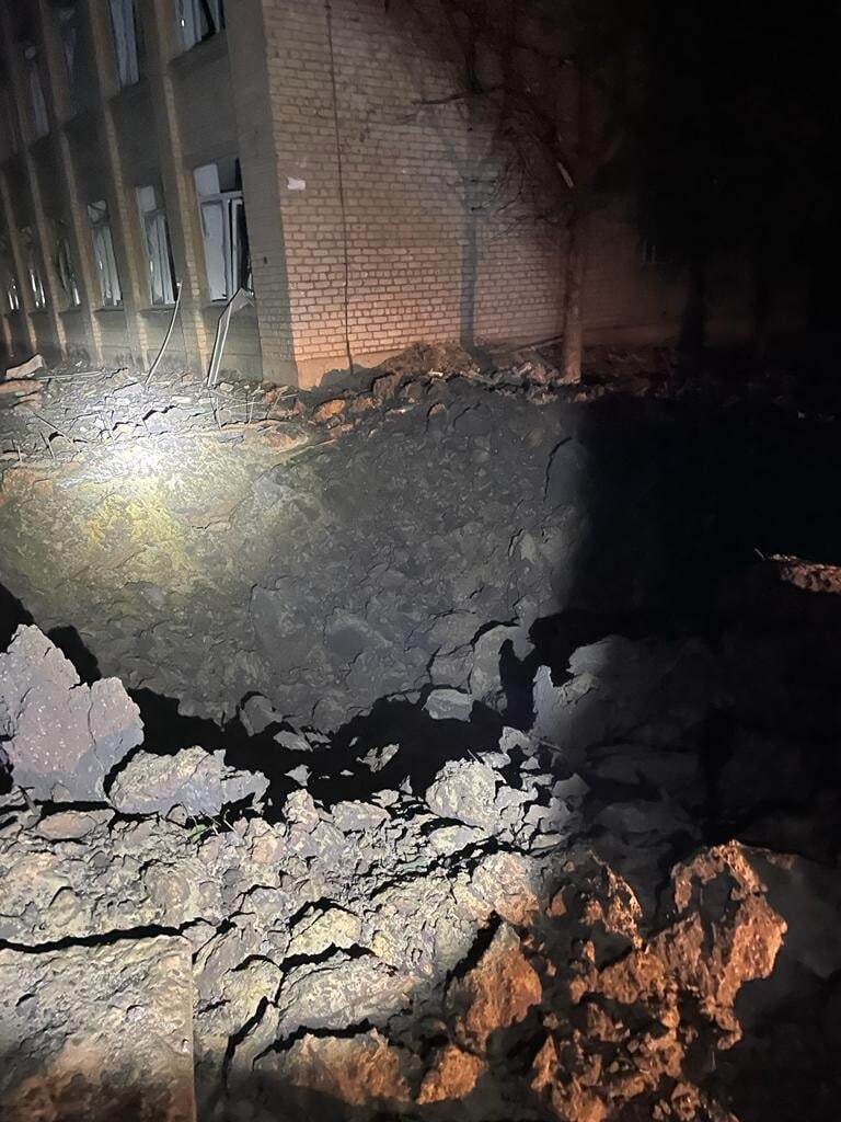В Константиновке в результате удара оккупантов уничтожен подъезд в многоэтажке 4