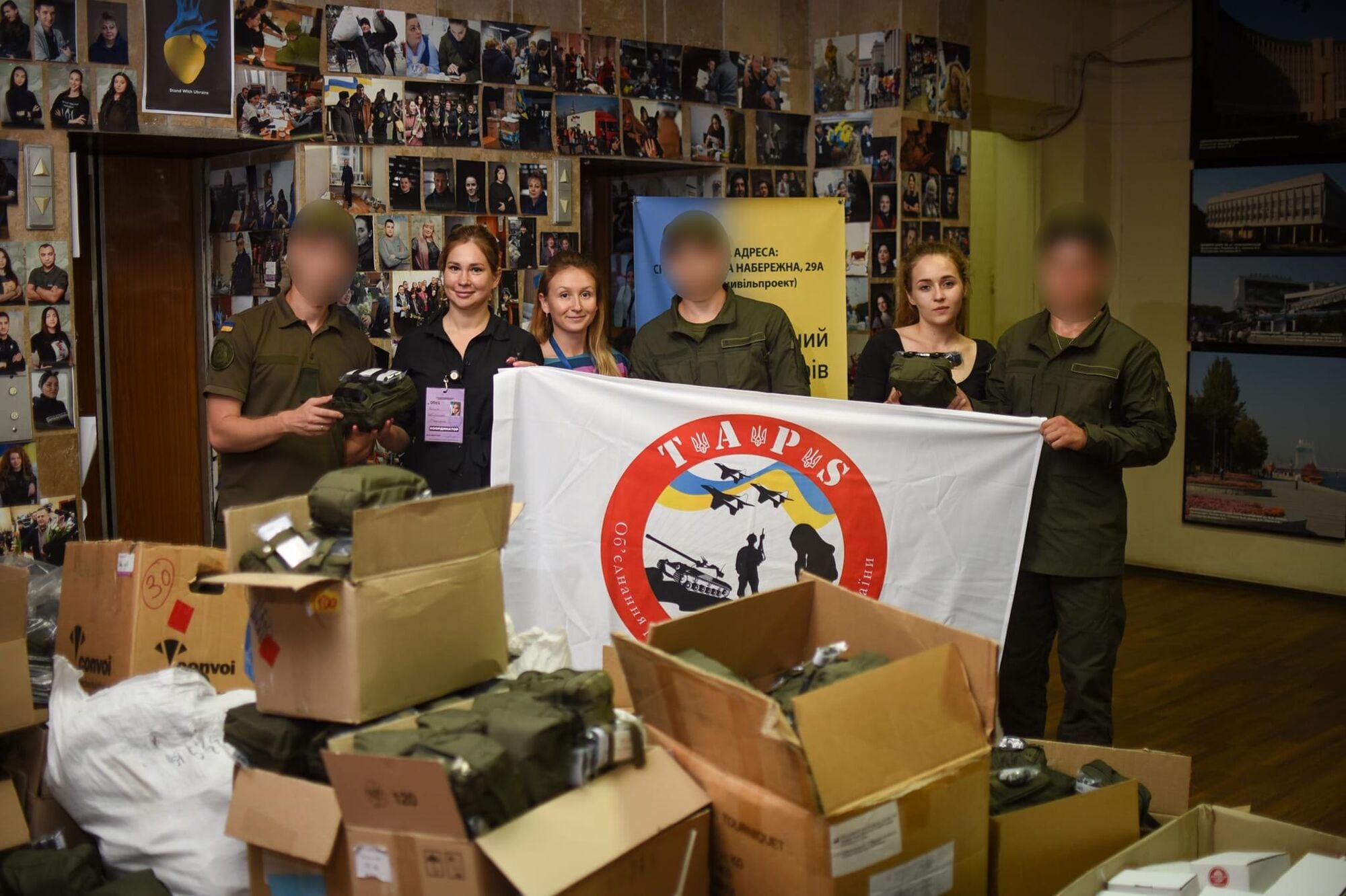 Мэрия Днепра совместно с фондом "ТАPS-Украина" и Координационным штабом волонтеров Днепра помогают нашим военным