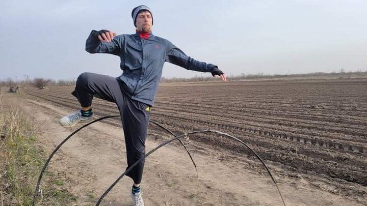 Украинец шокировал США тренировками в полях Херсона: призер ЧМ признался, о чем его спрашивали журналисты в Америке