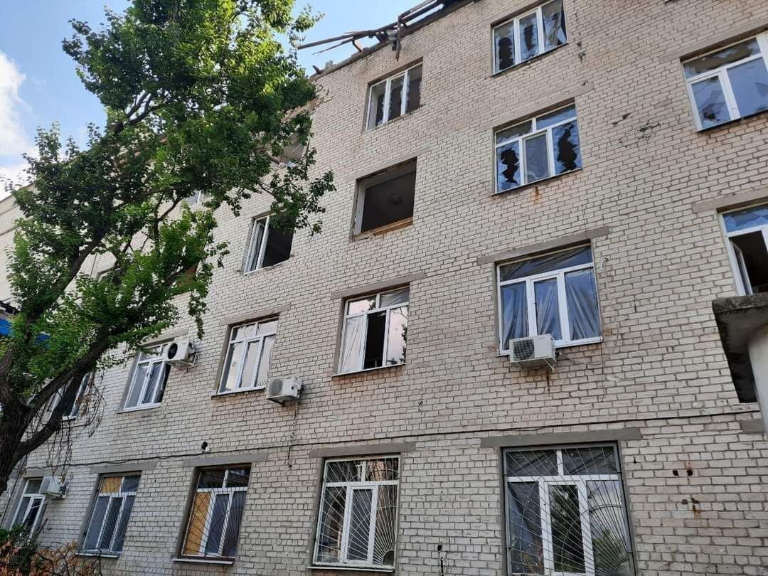 Наслідки ударів РФ по населених пунктах на межі Луганської і Донецької областей