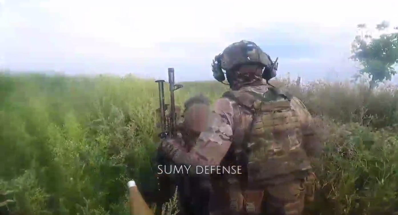 Працювала штурмова група: захисники України показали кадри знищення позиції окупантів. Відео 