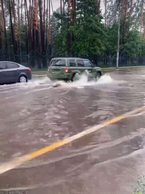 У мережі показали наслідки негоди в Бучі та Ірпені. Фото і відео