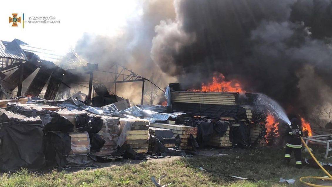 Уламки ракети пошкодили деревообробне підприємство