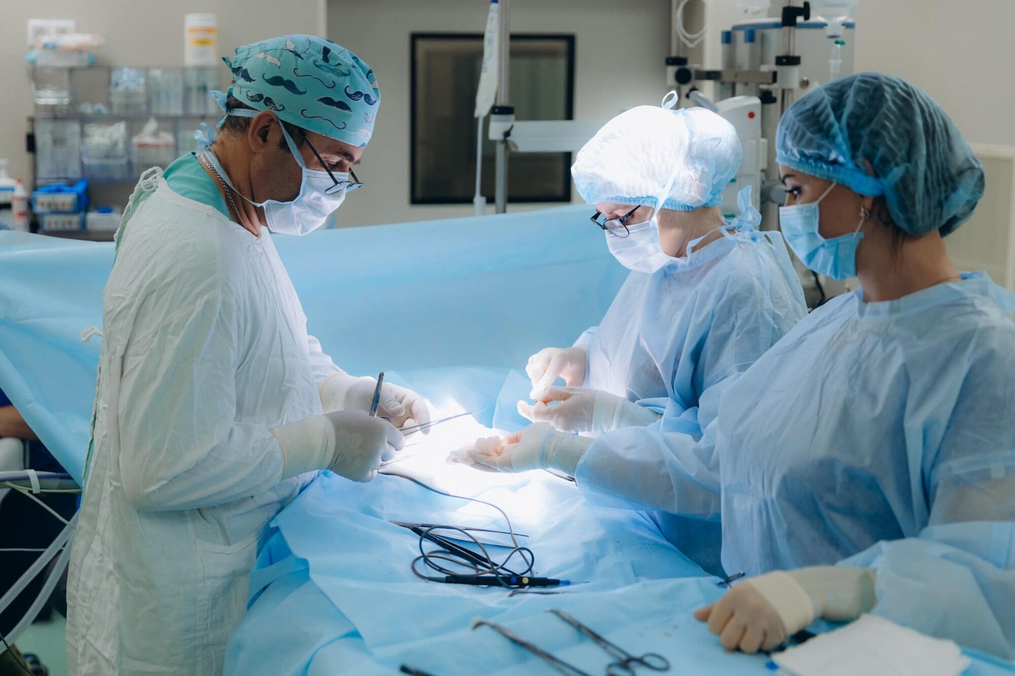 В Киеве врачи "Охматдита" провели уникальную операцию 2-хлетней девочке. Фото