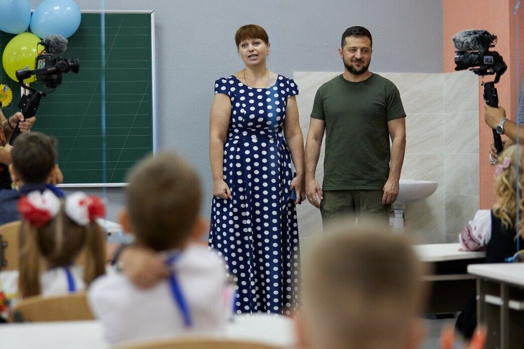Зеленский побывал в школе Ирпеня, которую отремонтировали после обстрелов оккупантами. Фото