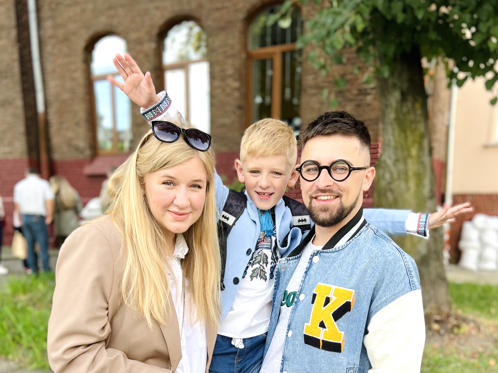 Аніта Луценко, Марічка Падалко, сім'я Решетніків та інші українські зірки відвели дітей до школи. Фото