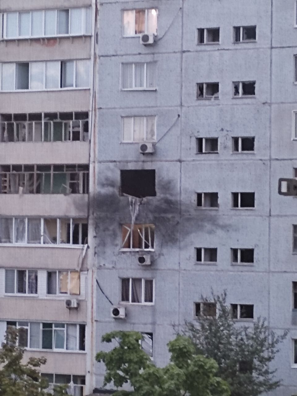 Російські воєнні злочинці обстрілюють житлові будинки