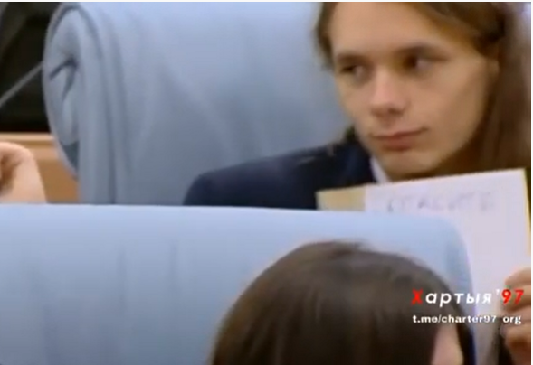 "Рятуйте": білоруський школяр на "відкритому уроці з Лукашенком" передав світові "сигнал". Відео