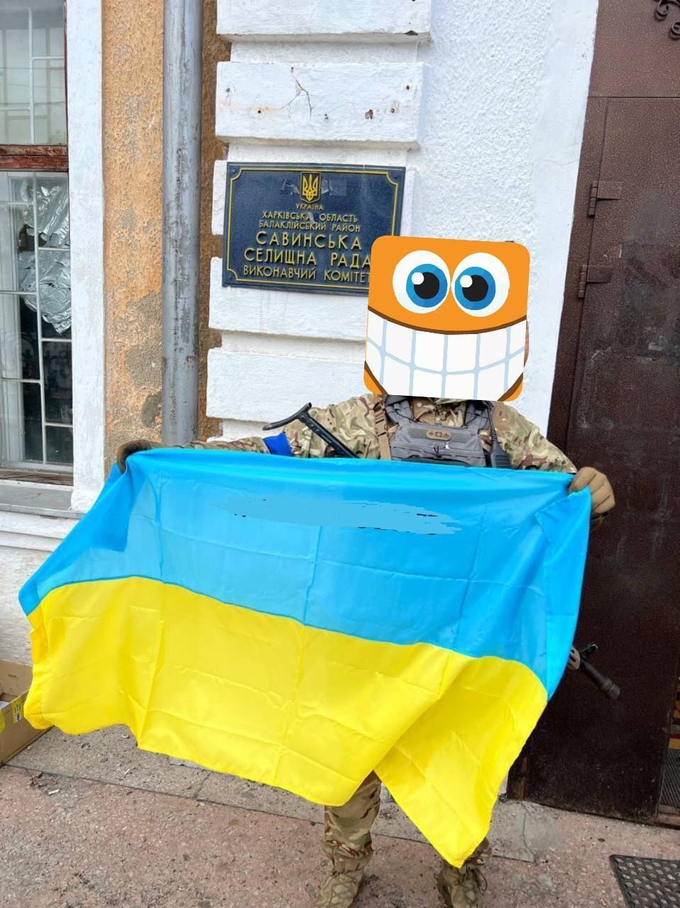 Бойцы спецподразделения "KRAKEN" подняли флаг Украины в Савинцах на Харьковщине. Видео