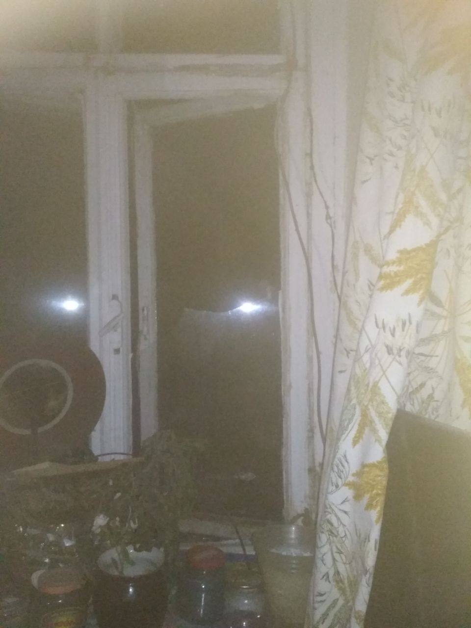 Россия ударила ракетой по центру Днепра, во многих домах вылетели окна. Фото и видео