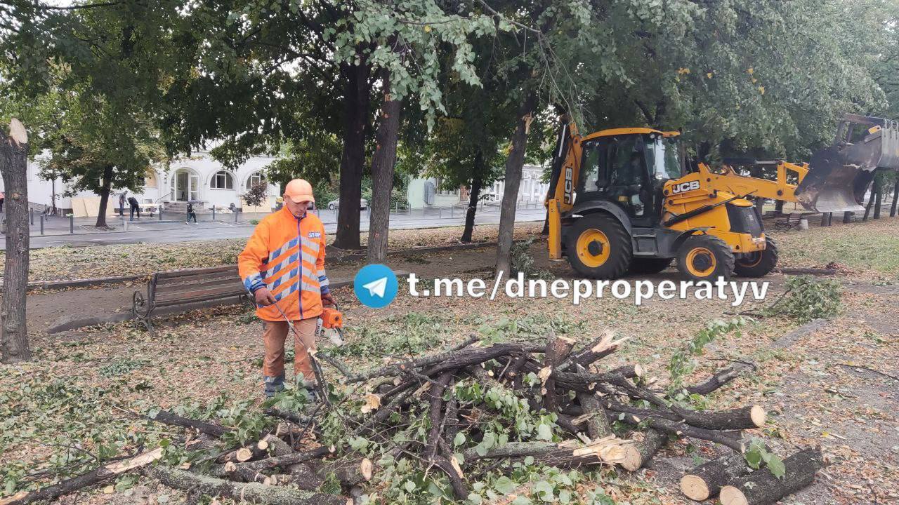 Появились фото последствий ночных прилетов по Днепру с высоты птичьего полета