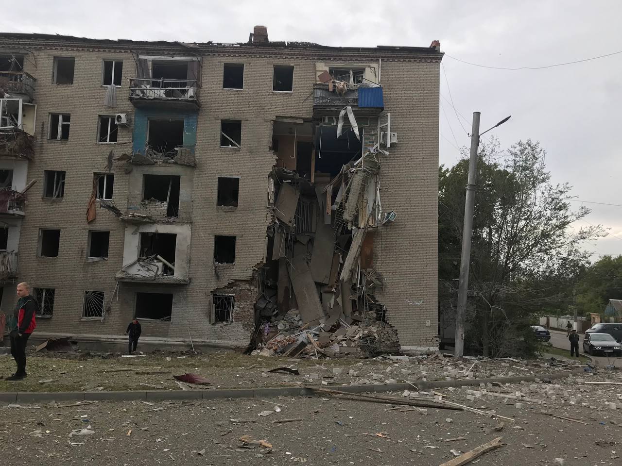 Війська РФ ударили по трьох містах на Донбасі одночасно: зруйновано цивільні об'єкти. Фото