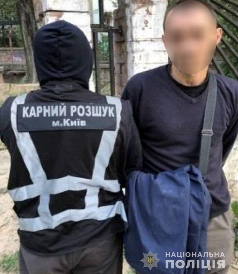 В Киеве задержали рецидивиста, который обокрал пассажирку маршрутки. Фото