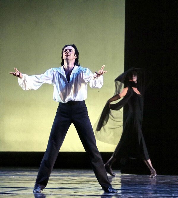 В боях за Украину погиб заслуженный артист Украины, солист балета Национальной оперы Александр Шаповал. Фото
