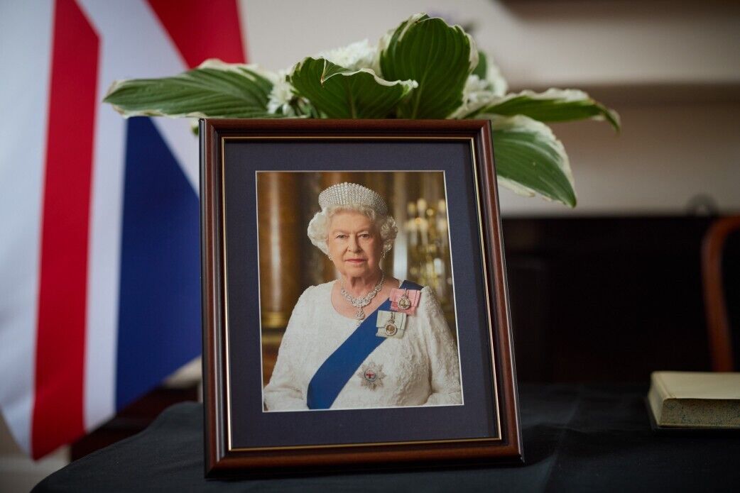 "Останется в истории человечества": Зеленский почтил память королевы Елизаветы II. Фото и видео
