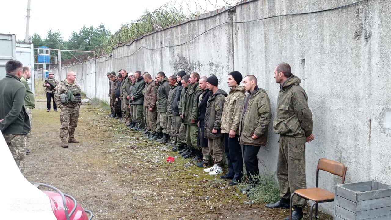 Десятки российских солдат сдались в плен ВСУ в Харьковской области: в сети показали фото