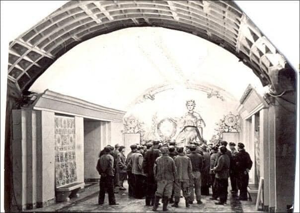 В сети показали, как в 1959–1960 годах строили станцию метро "Крещатик" в Киеве. Редкие фото