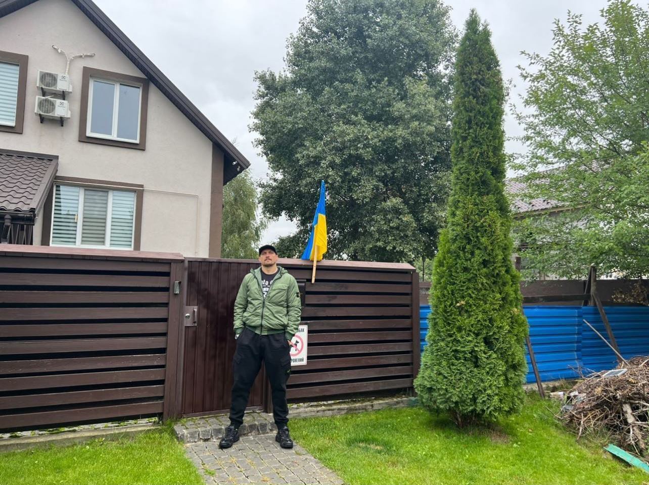 Усик показав нові фото з дому у Ворзелі, який було захоплено російськими окупантами
