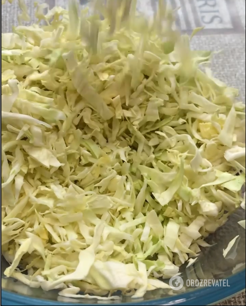 Салат из капусты в горячем маринаде: готовится всего несколько часов