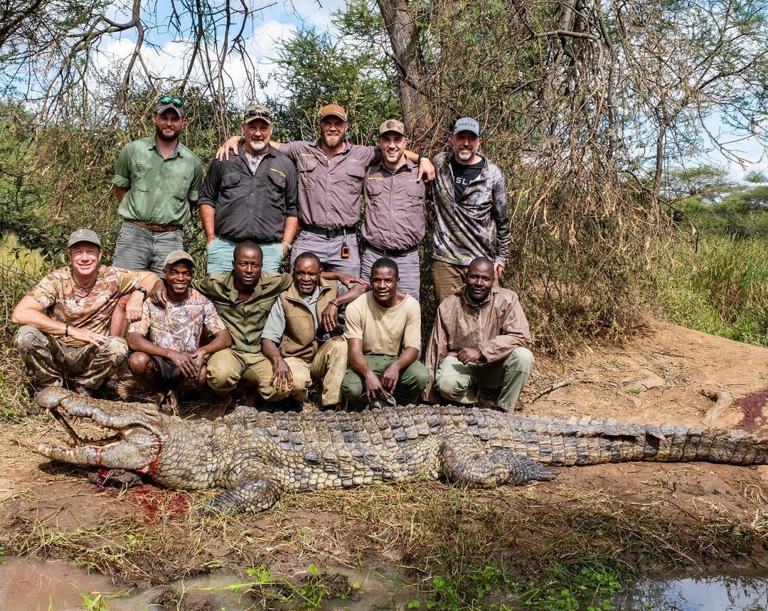 У Зімбабве виловили з озера гігантського крокодила: який вигляд має "динозавр-людожер" завдовжки 4,5 метри