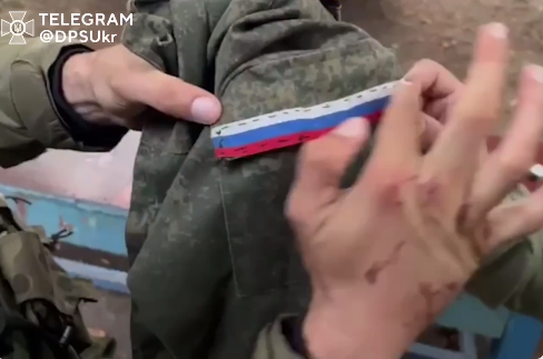 "Оккупанты убегали так, что штаны потеряли": защитники Украины показали, во что одевается "вторая армия" мира. Видео