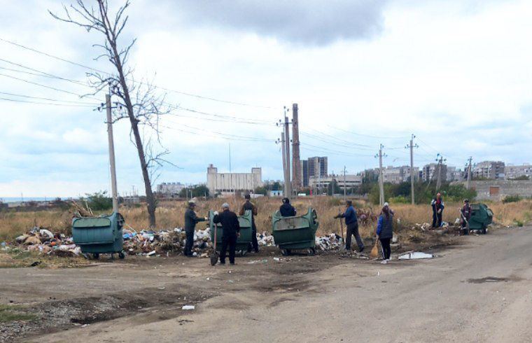 В Мариуполе люди вышли на митинг из-за отсутствия воды и электричества, пока оккупанты отчитываются об "успехах". Фото и видео