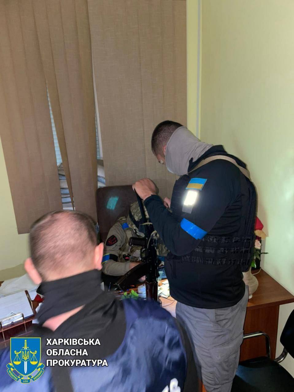 Прокуроры изъяли доказательства функционирования оккупационной полиции в Изюме. Фото