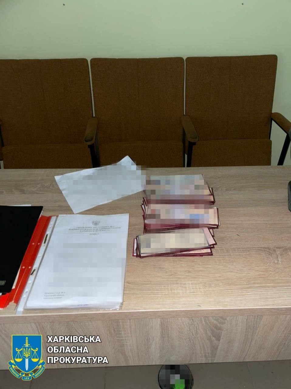 Прокурори вилучили докази функціонування окупаційної ''поліції'' в Ізюмі. Фото