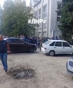 Мобилизованные, которые успели сбежать с Харьковщины, вернулись в "ЛНР" и подняли бунт: не хотят воевать. Видео