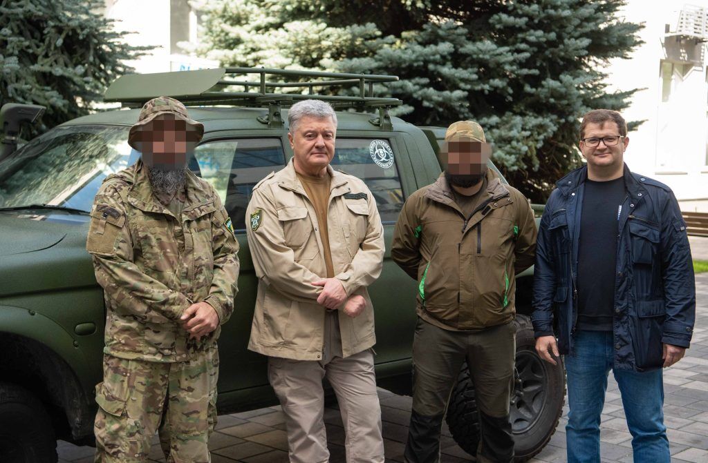  Відповідь Кадирову: Порошенко передав авто бійцям чеченського батальйону імені Шейха Мансура. Фото та відео