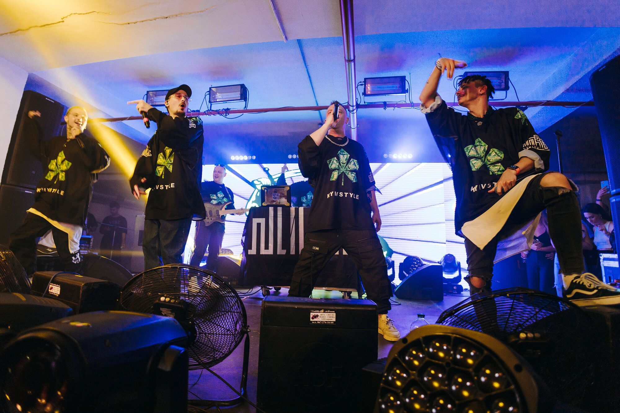 Українські зірки зібрали понад 100 000 гривень на допомогу дітям