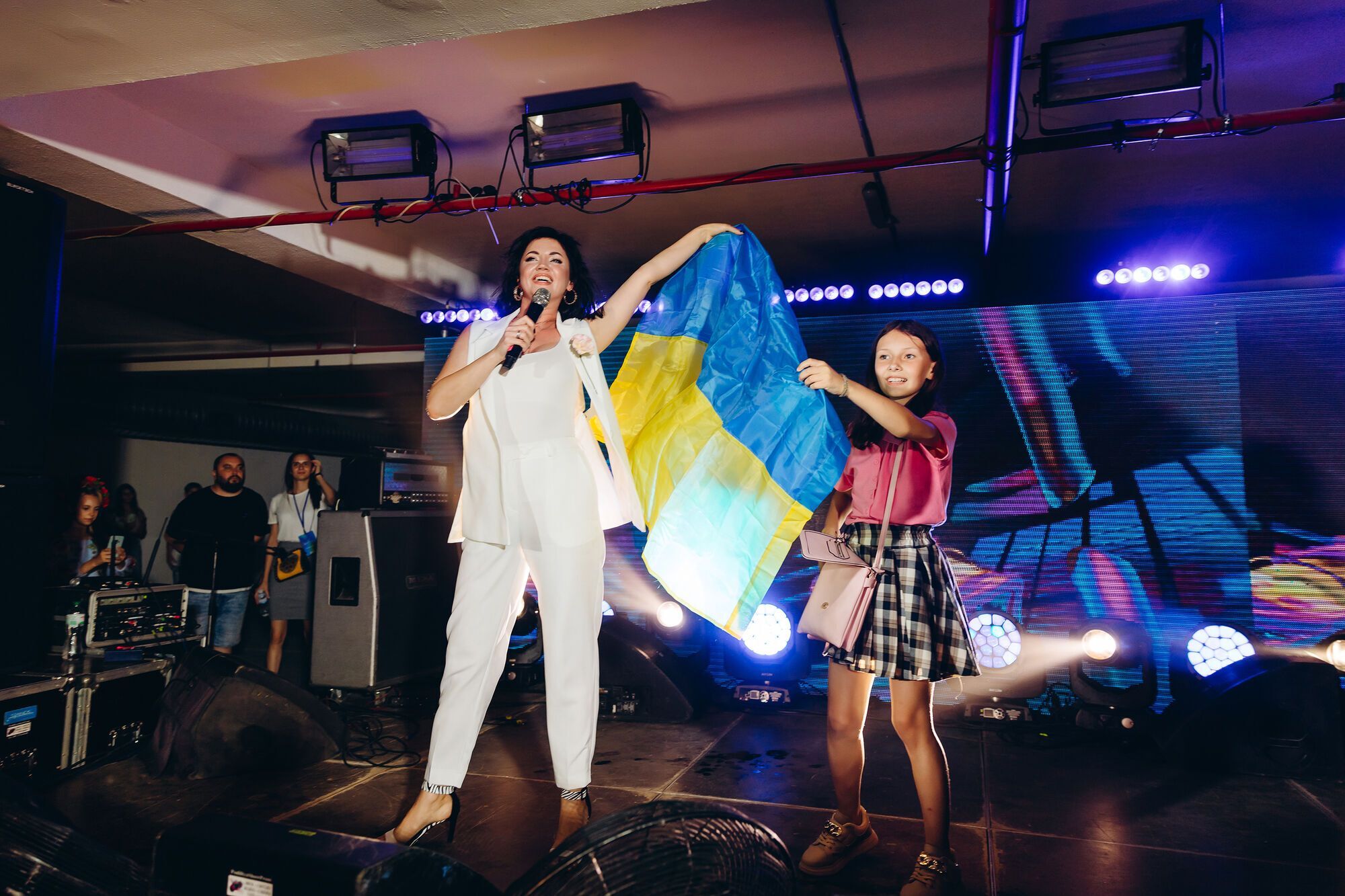 Українські зірки зібрали понад 100 000 гривень на допомогу дітям