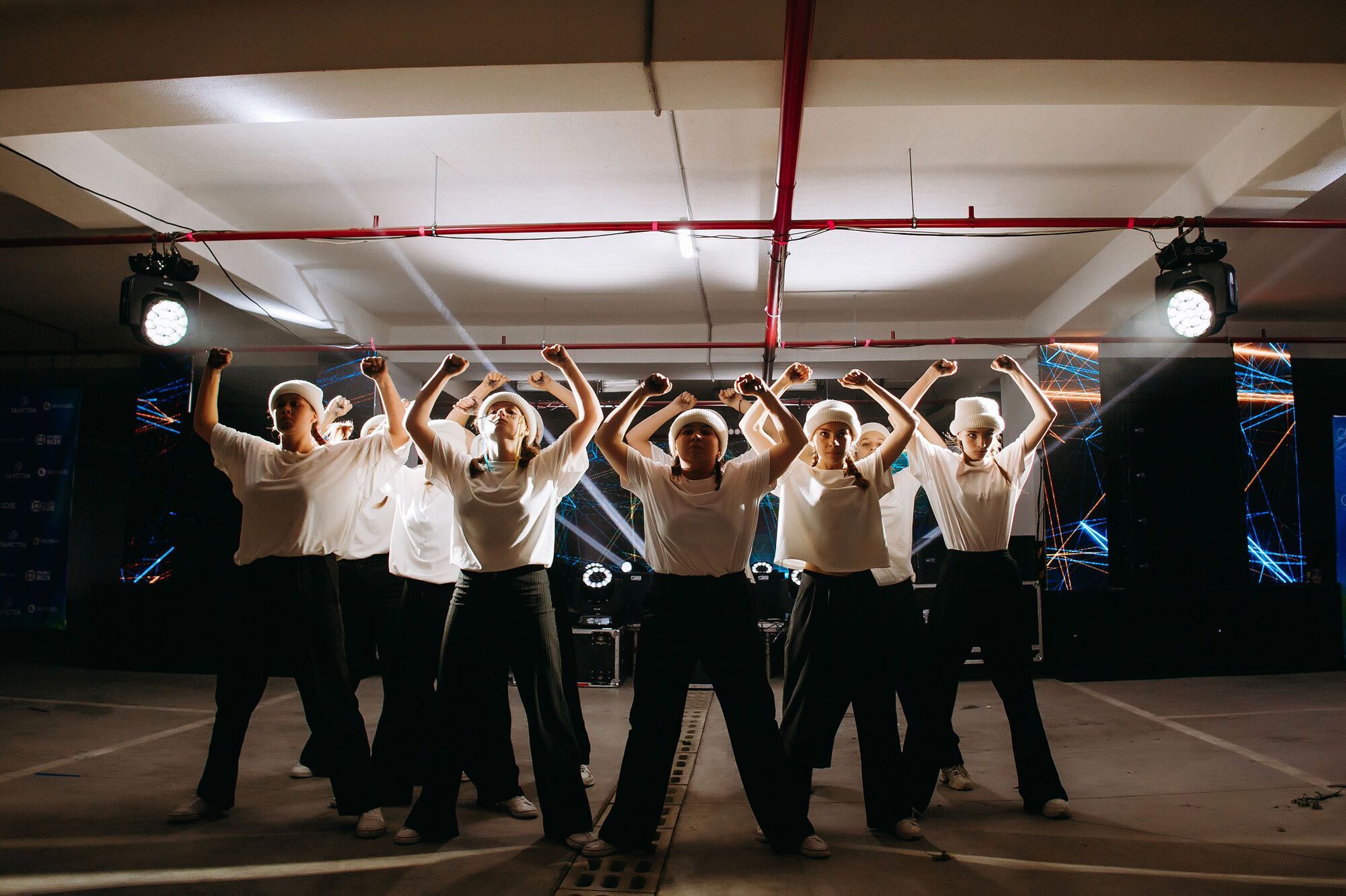 Українські зірки зібрали понад 100 000 гривень на допомогу дітям