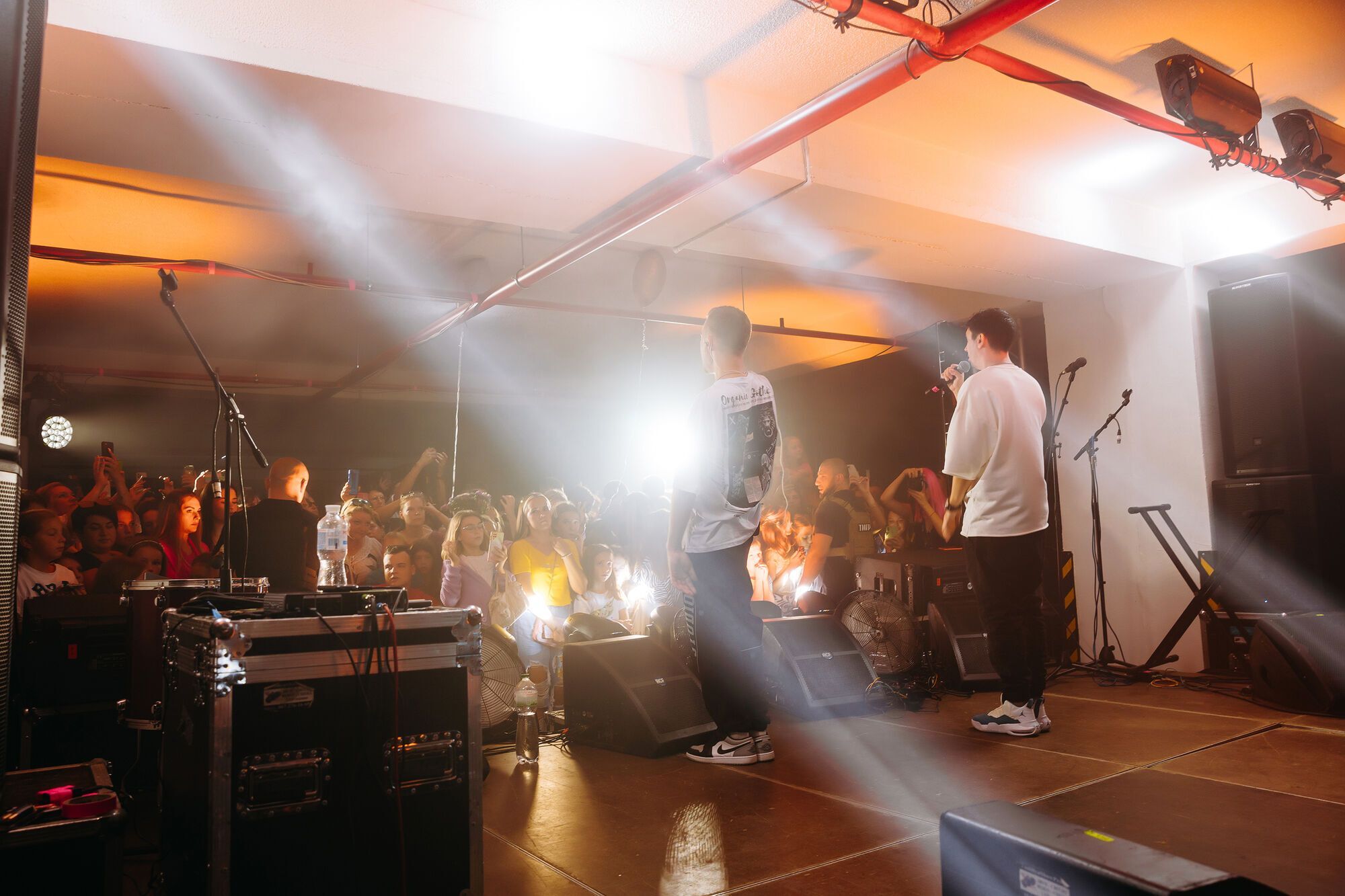 Українські зірки зібрали понад 100 000 гривень на допомогу дітям