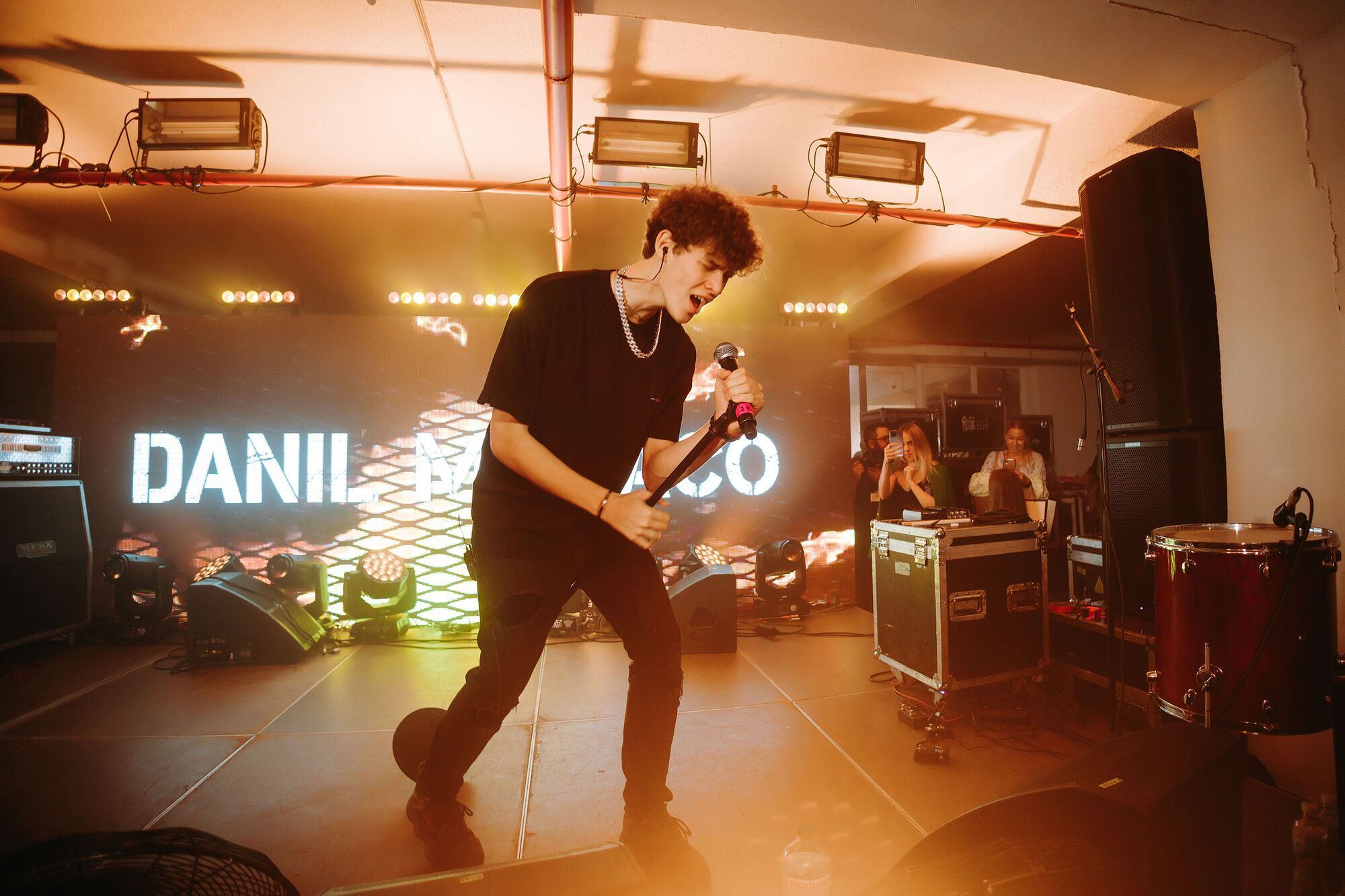 Українські зірки зібрали понад 100 000 гривень на допомогу дітям