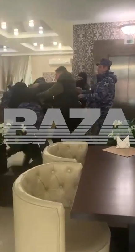 "Я воював!" У Росії "вагнерівець", який повернувся з України, влаштував бійку з росгвардійцем. Відео 