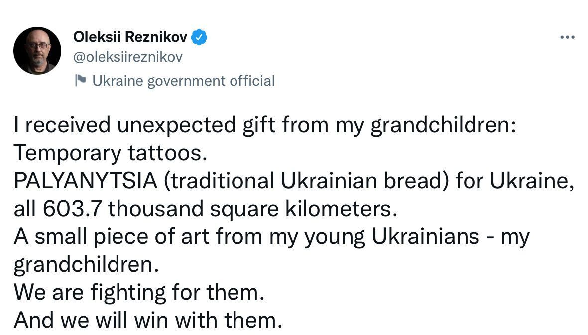 Резников рассказал о неожиданном подарке от внуков – патриотических татуировок и показал фото
