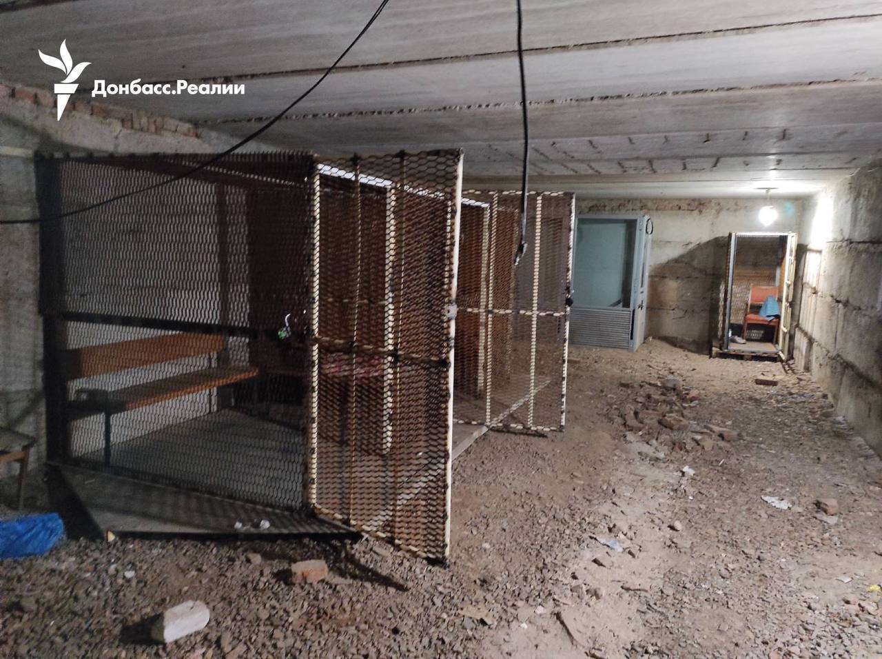 На звільненій Харківщині знайшли катівню у підвалі військкомату: моторошні кадри