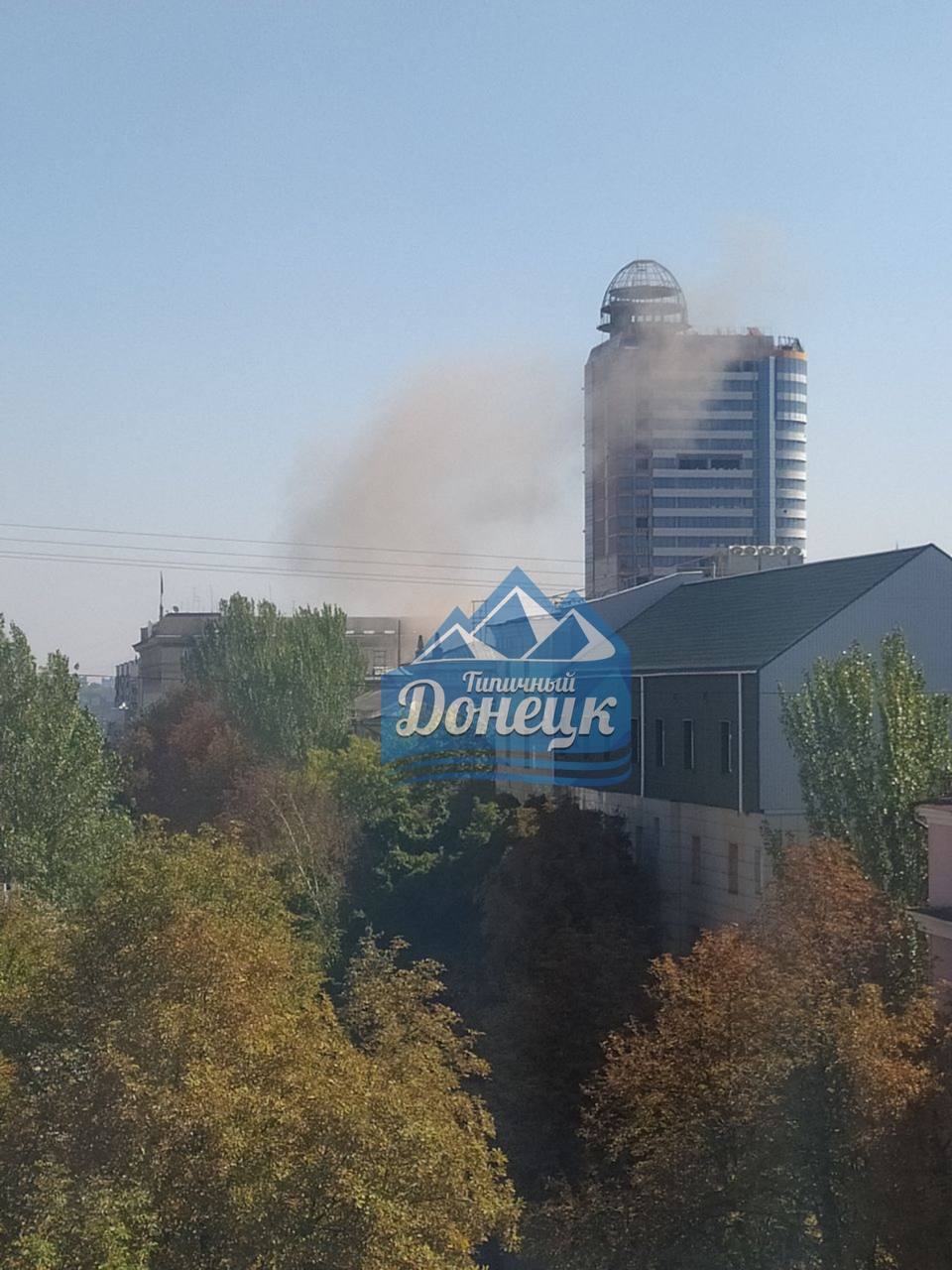 В оккупированном Донецке заявили о прилете по ''администрации'' одного из районов. Фото и видео