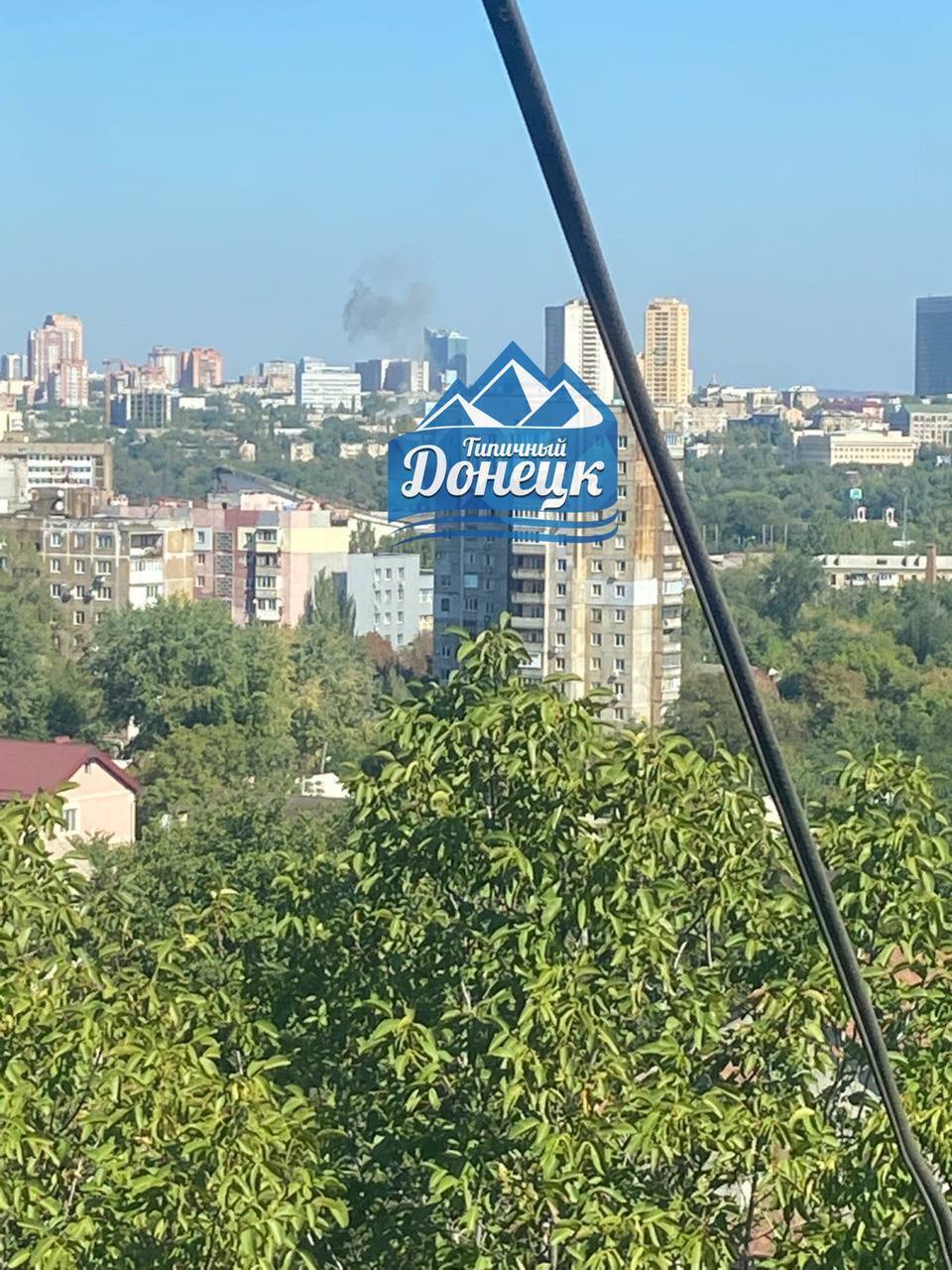 В окупованому Донецьку заявили про приліт по ''адміністрації'' одного з районів. Фото і відео
