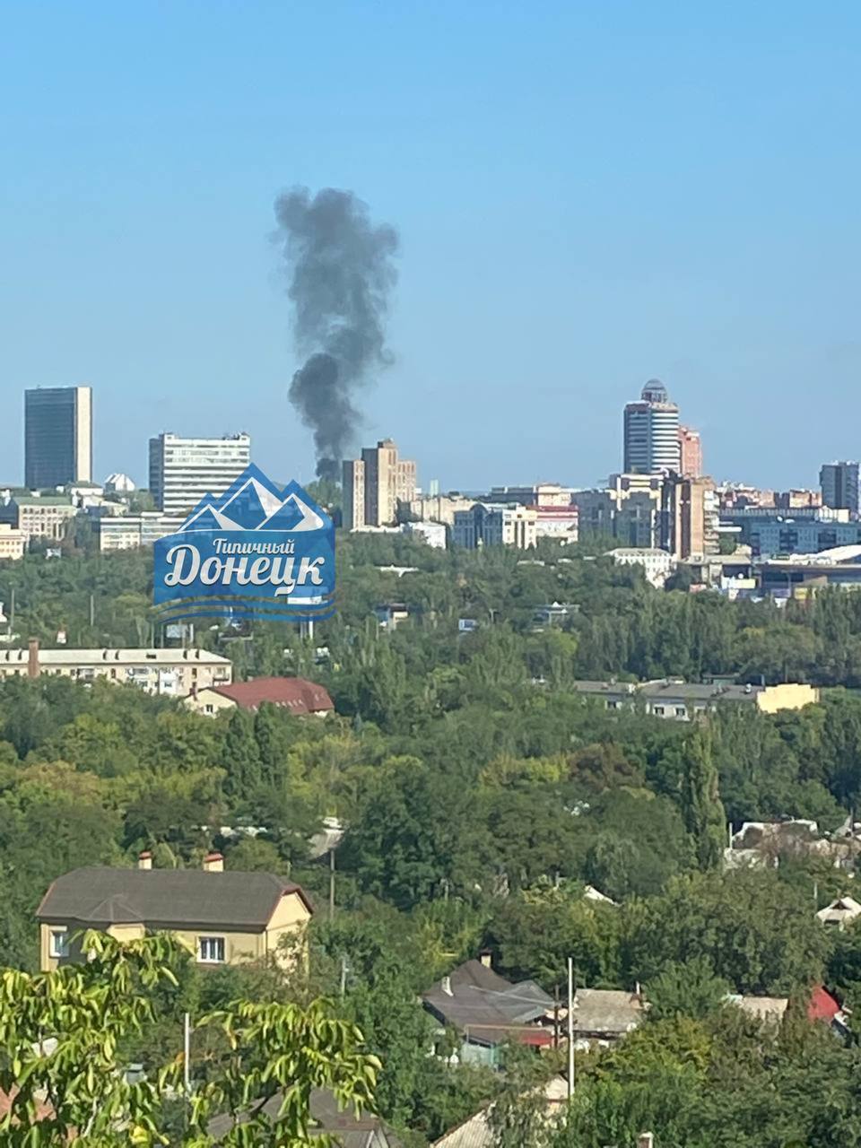 В оккупированном Донецке заявили о прилете по "администрации" одного из районов. Фото и видео