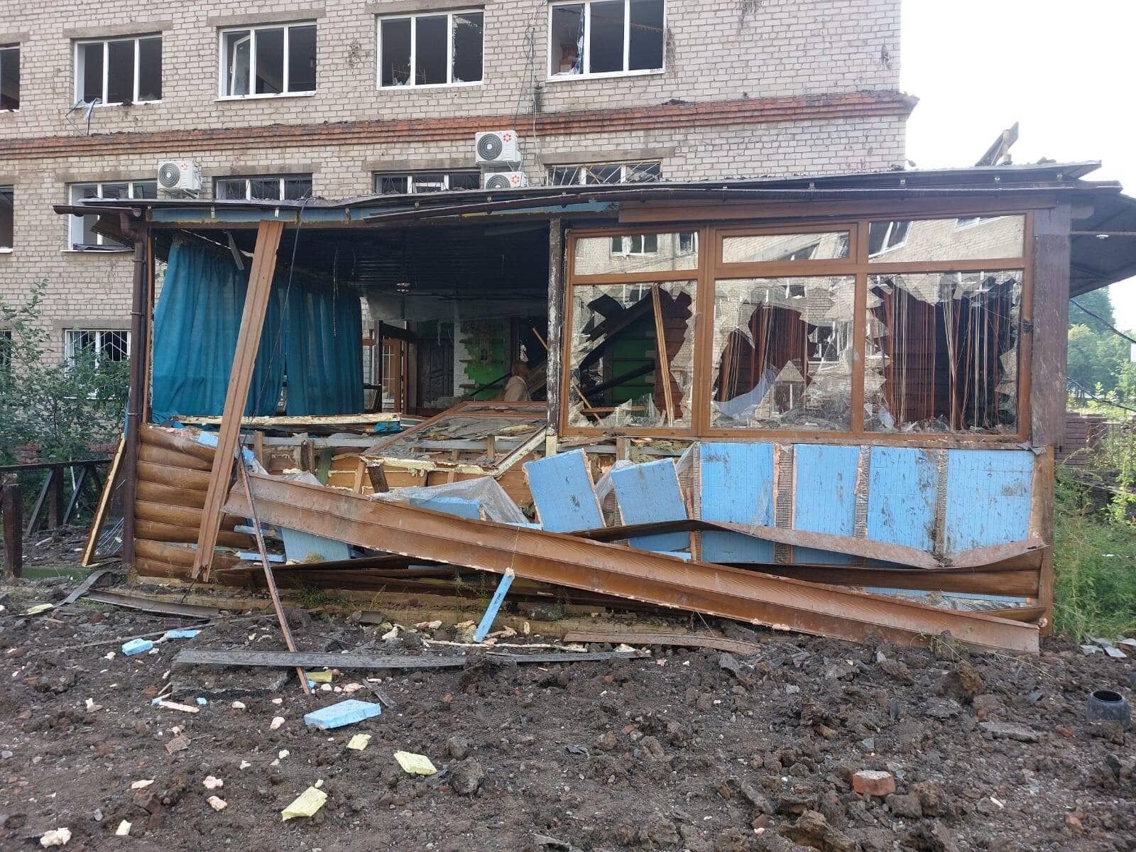 Окупанти завдали ракетного удару по готелю у Краматорську: за добу на Донеччині від обстрілів загинуло 5 людей. Відео