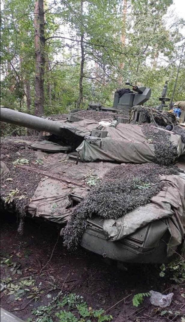Украинские бойцы захватили лучший танк армии РФ: трофейный Т-90М ''Прорыв'' с комплексом ''Накидка'' будет служить в ВСУ. Фото